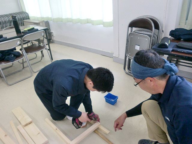 木製椅子の骨組み作り