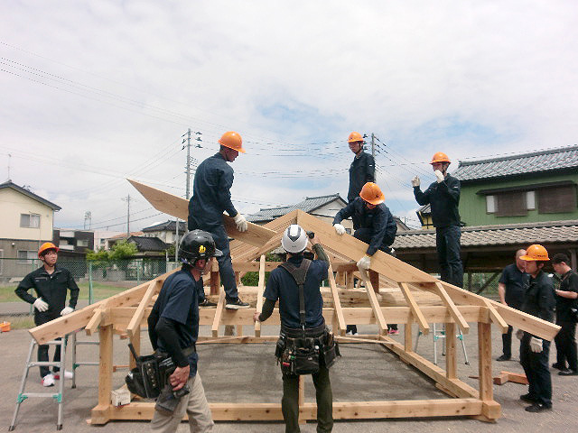 屋根の小屋組み